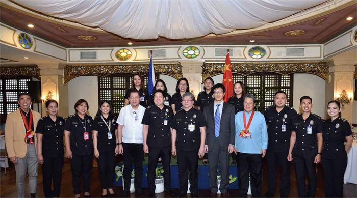 7月10日，菲律宾移民官员中文培训班在菲移民局总部正式开班。中国驻菲律宾大使馆供图。