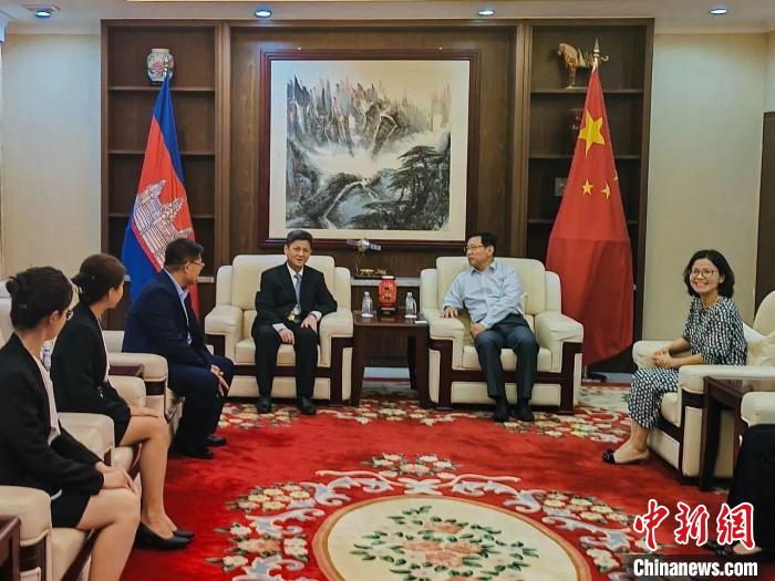 中国驻柬埔寨大使王文天会见援柬中医医疗队