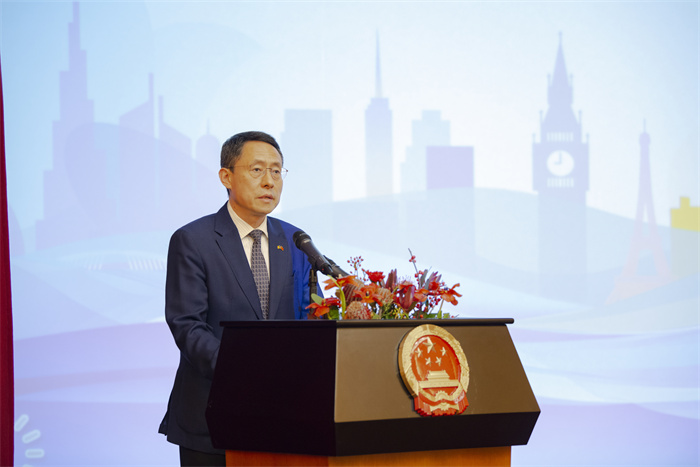 中国驻罗马尼亚大使韩春霖致辞。布加勒斯特中国文化中心供图