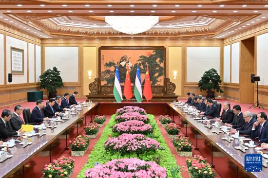 1月24日下午，国家主席习近平在北京人民大会堂同来华进行国事访问的乌兹别克斯坦总统米尔济约耶夫举行会谈。新华社记者 岳月伟 摄