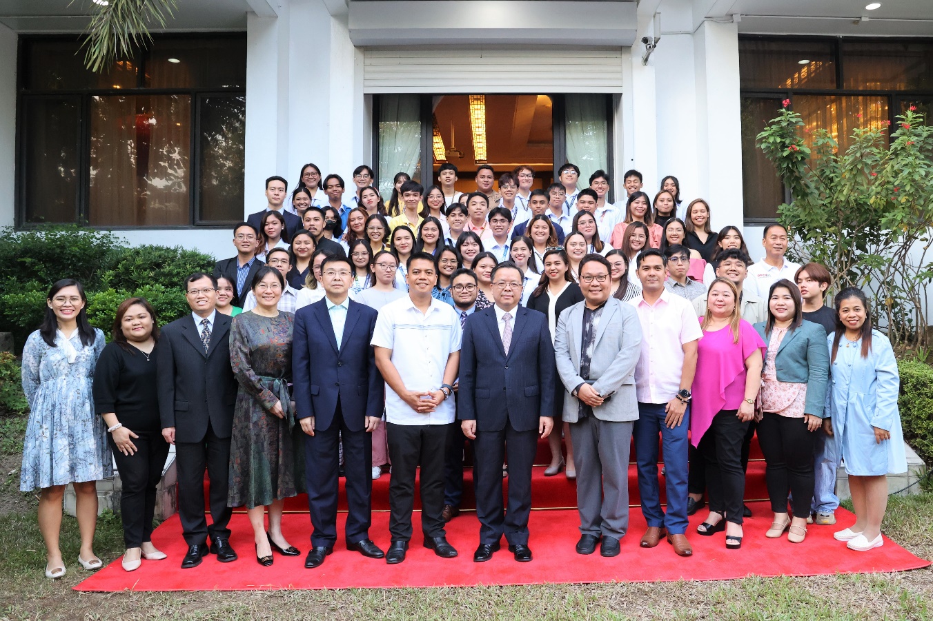 “中国大使奖学金”10周年纪念会暨奖学金获得者和教师代表联欢会。驻菲律宾使馆 供图