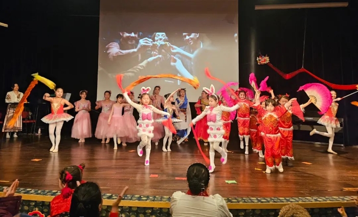 舞蹈《春节序曲》。中国驻瑞典大使馆供图