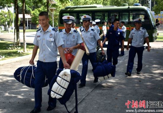 图为新入职消防员圆满完成福建森林消防总队新训大队各项考核后，充实到龙岩森林消防支队基层一线开启了崭新的岗位实习生活。