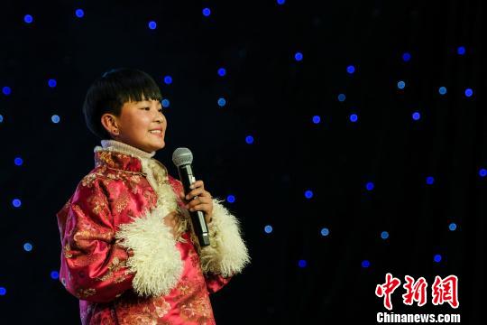 第四届华语诗歌春晚在古城拉萨分会场上演