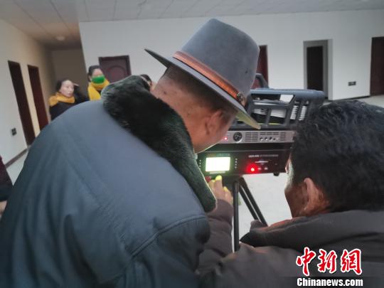 送电影下乡近4万场藏北草原上有一位“牦牛电影队”队长