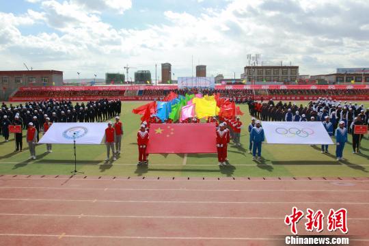 西藏那曲市举行首届运动会和城市乐跑活动