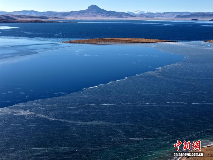 航拍冬日错鄂湖景色迷人