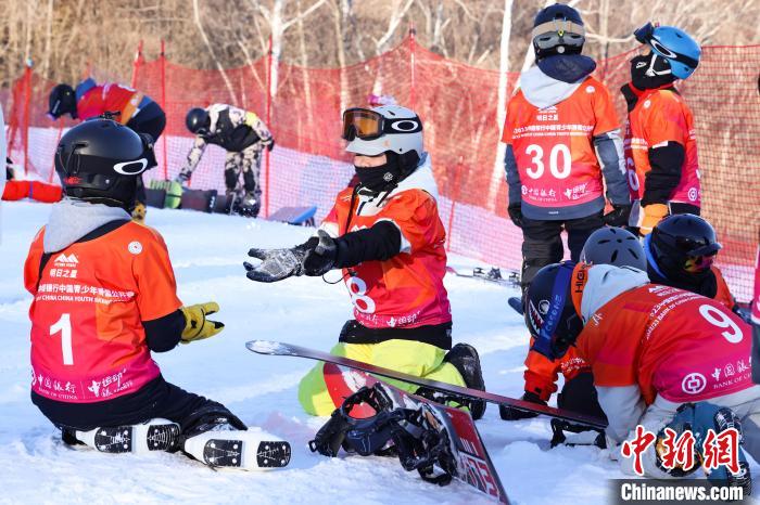 中国青少年滑雪公开赛吉林站落幕