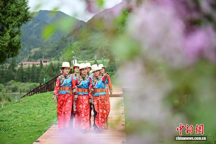 雪域高原“三格毛”传承中国藏族服饰之美