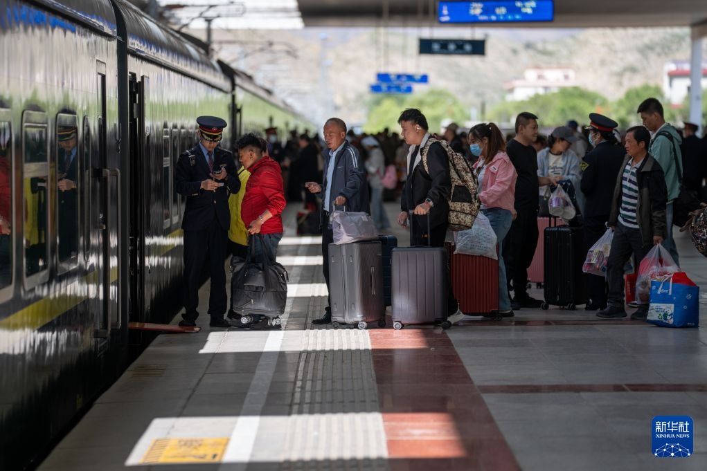 青藏铁路拉萨站：20年累计到发旅客6300万余人次
