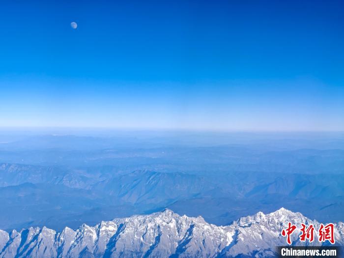 昆明进藏航班可实现“雪山自由”