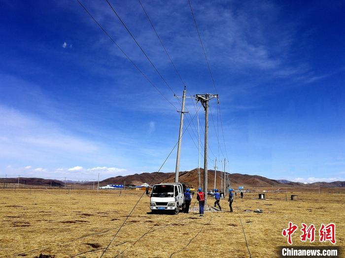 青海农网改造让草原牧民用上清洁电采暖