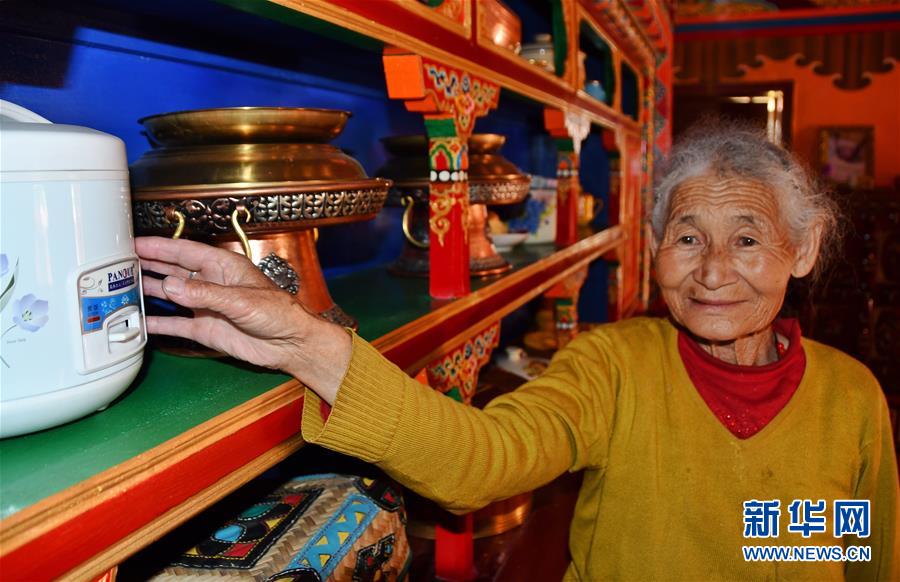 （新华全媒头条·图文互动）（7）命运的转折——写在四川甘孜藏族自治州建州70年之际