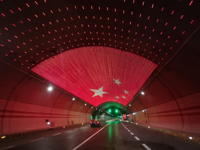 雅康高速二郎山隧道。蜀道集团供图
