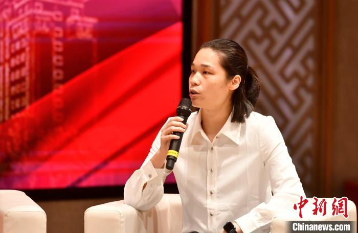图为林莉在福建师范大学分享会上发言。 吕明 摄