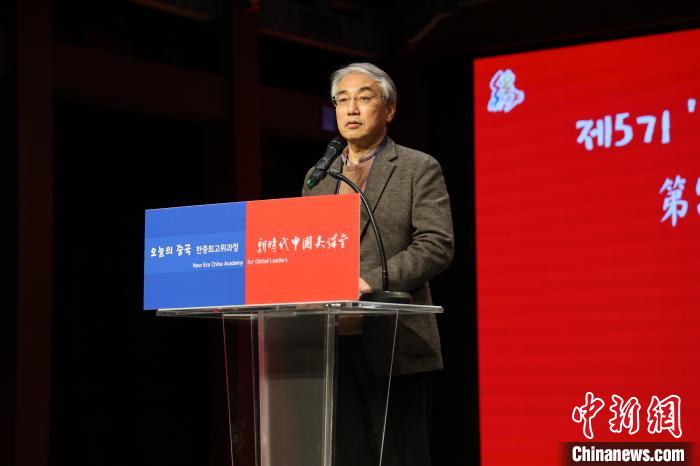 韩国前国务调整室长李锡骏致辞。 中国驻韩国大使馆供图