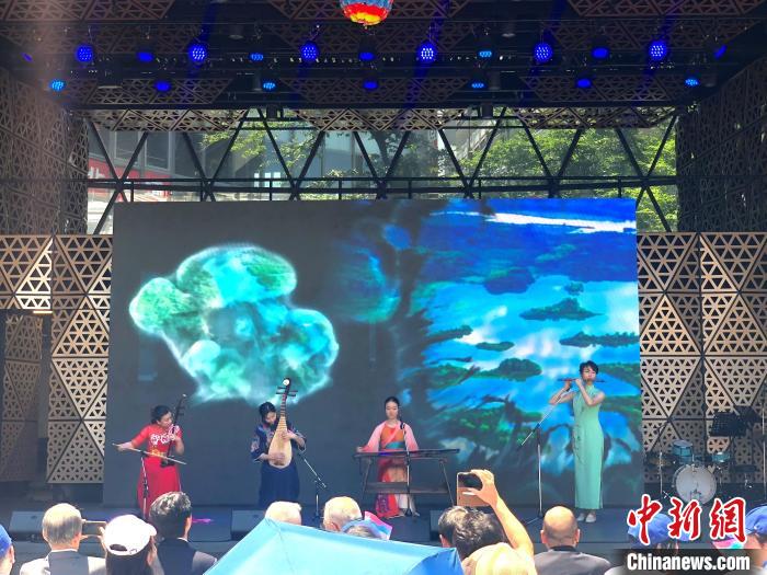 开幕式上舞台展演之一《水龙吟》。 中国驻东京旅游办事处供图