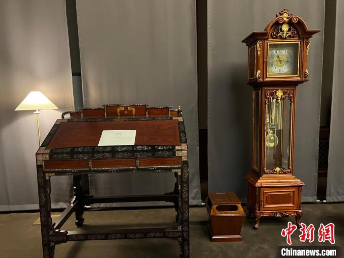 图为春秋馆展览陈设的青瓦台家具。 刘旭 摄