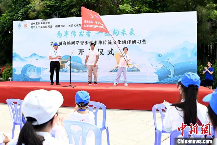研习营授旗仪式。 张金川 摄
