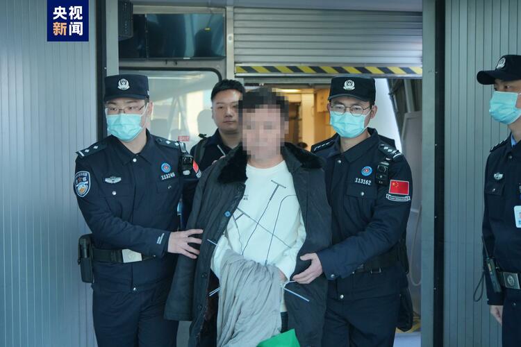 中印尼执法合作再添新成果 一名重要红通犯罪嫌疑人被押解回国