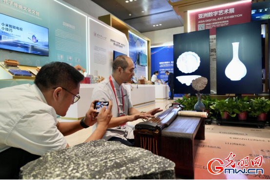 指尖触千年 数字焕新生——2025年世界互联网大会文化遗产数字化精品展掠影