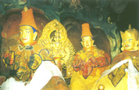布达拉宫内供奉的塑像