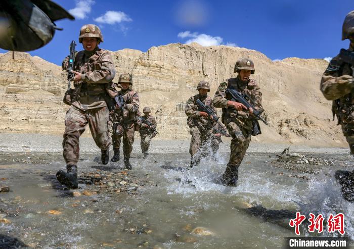 西藏阿里军分区开展实战化演练锤炼兵力