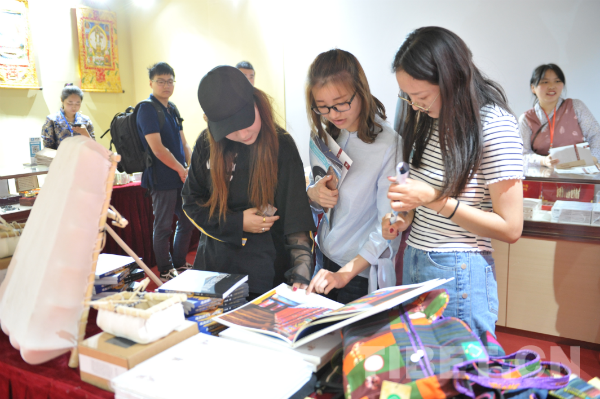 文创西藏--西藏暨拉萨文创精品巡展在南京举