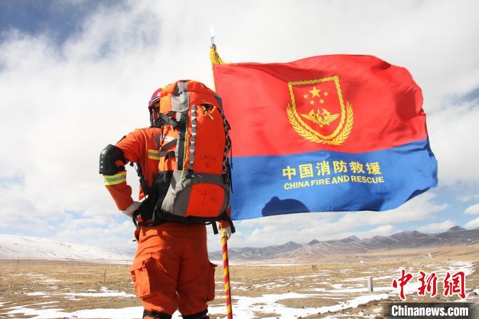 青海玉树消防队海拔4300米挑战极限救援能力