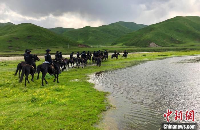 甘南“马背上的警察”18载护草原：成牧民“最亲近”的人