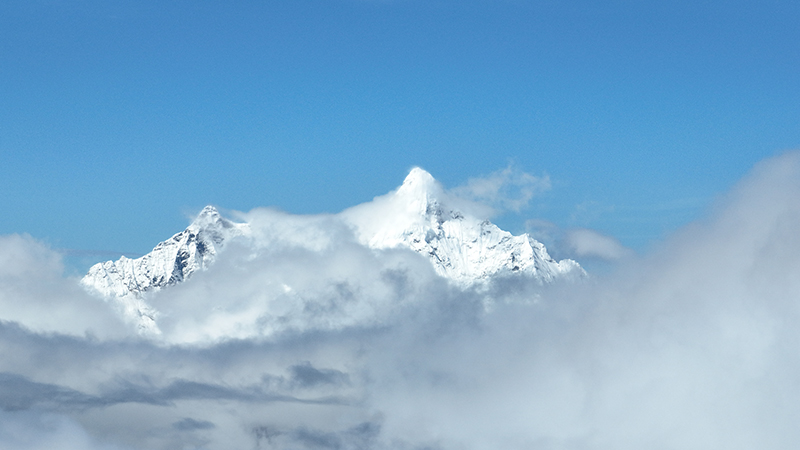 在白马雪山遥望梅里雪山。德钦县融媒体中心供图