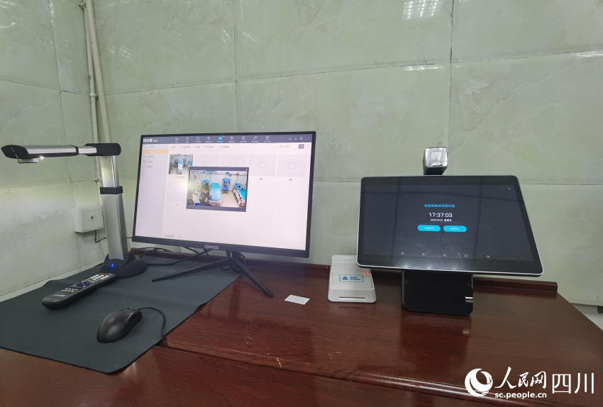 黑水县人民医院成功接入浙江嘉兴的5G智慧医联体，开通了远程会诊系统。人民网记者 王洪江摄