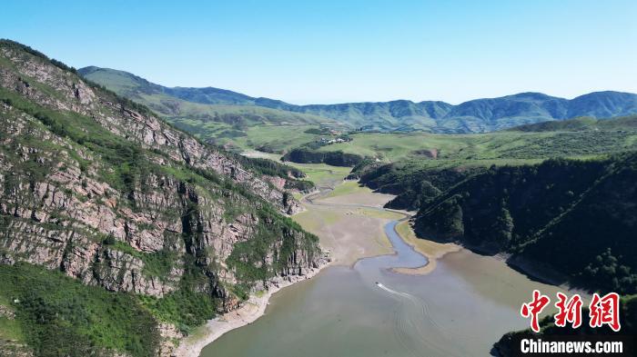 甘肃临潭：天池冶海风景美