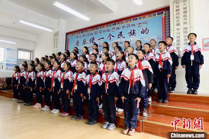 探访四川巴塘雪域童声合唱团