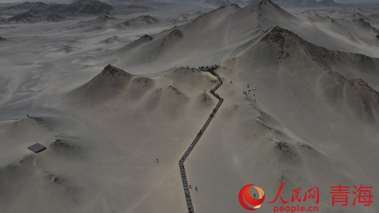 黑独山旅游栈道。人民网 况玉摄