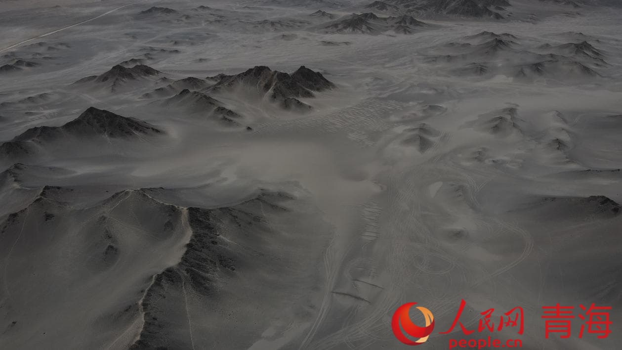 水墨黑独山。人民网 况玉摄