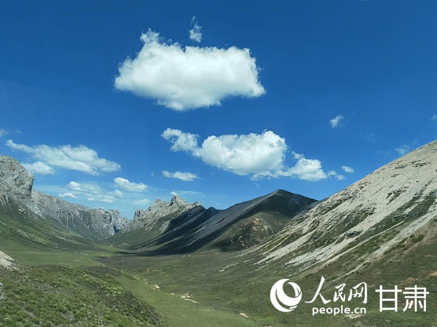 秀美雄浑的高原风光。人民日报记者 银燕摄