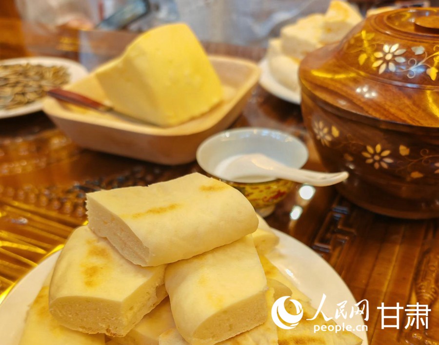 藏式餐点。人民日报记者 银燕摄