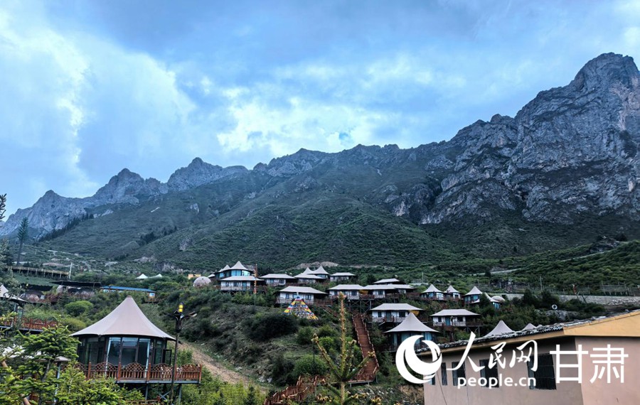 迭部县扎尕那云境野舍帐篷酒店。人民网记者 周婉婷摄