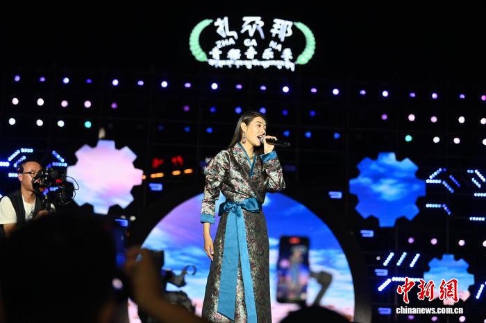 甘肃扎尕那青稞音乐季启幕首场演绎“最炫民族风”