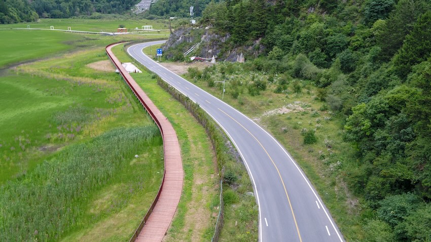 甘海子景区的漫游道。四川省交通运输厅公路局供图