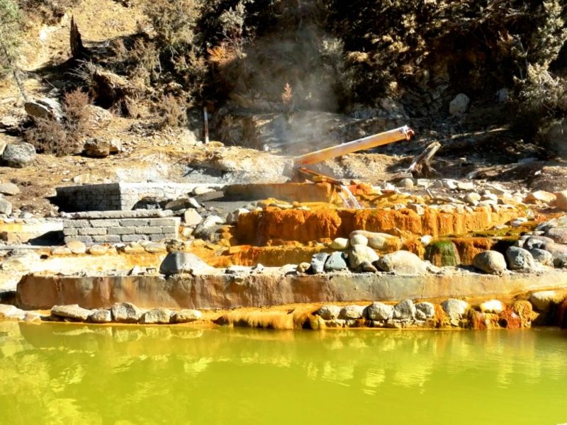 银恩七星沟温泉。道孚县融媒体中心供图