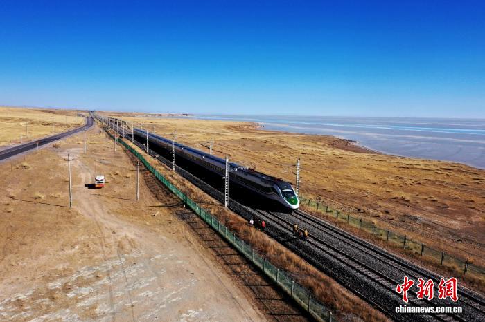 （新春见闻）海拔3200米铁路“医生”的坚守：除病害保畅通