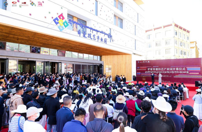 炉霍非遗技艺产业园开幕现场。炉霍非遗技艺产业园影像部供图