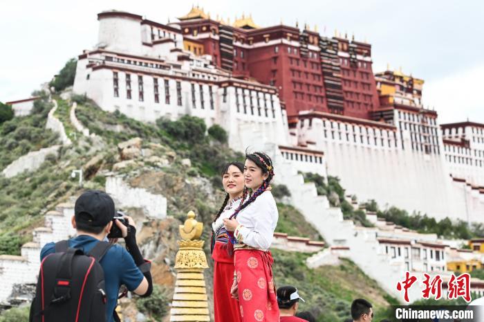 西藏上半年接待游客833.41万人次旅游市场复苏率全国居首