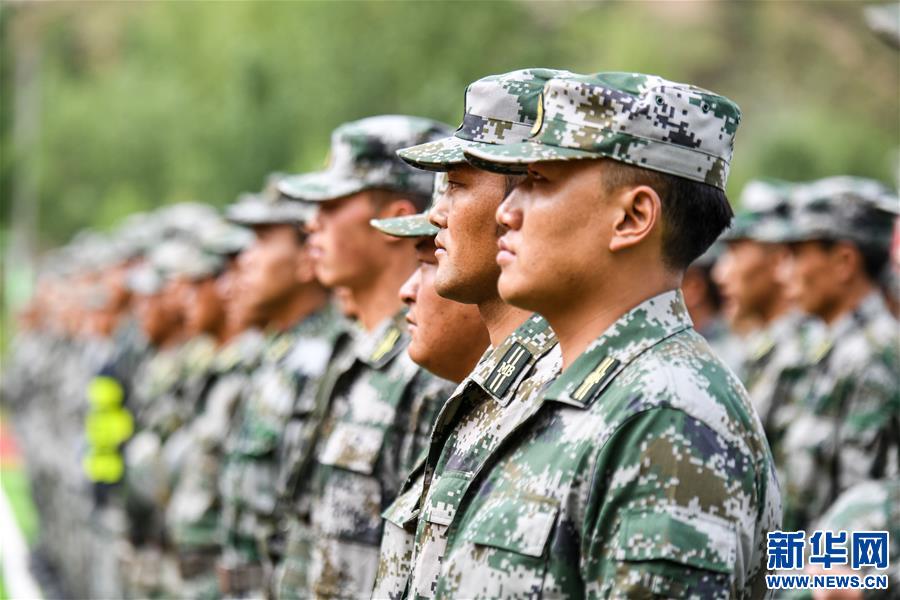 （专发新华网西藏频道）拉萨警备区组织民兵军事科目“创破纪录”活动