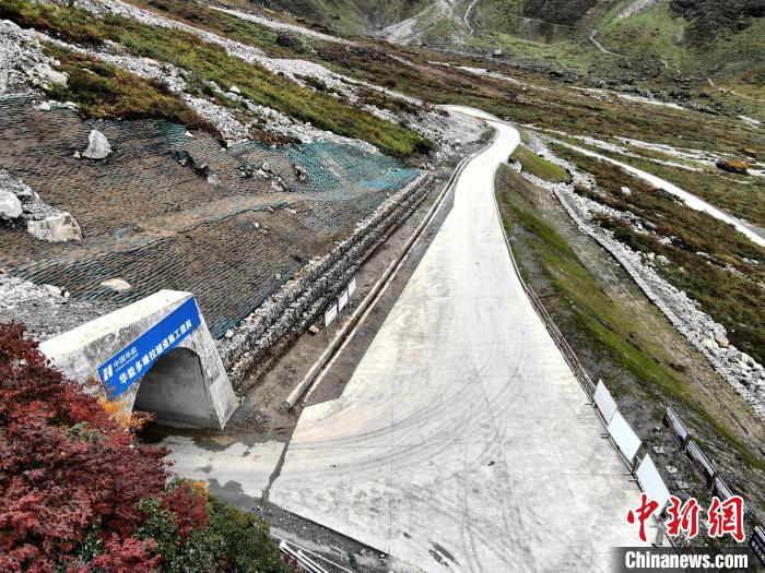 西藏墨脱第二条公路预计明年达到通车条件