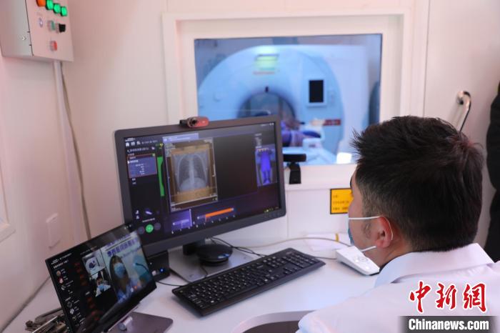 西藏首台5G网络车载移动CT仪器投用