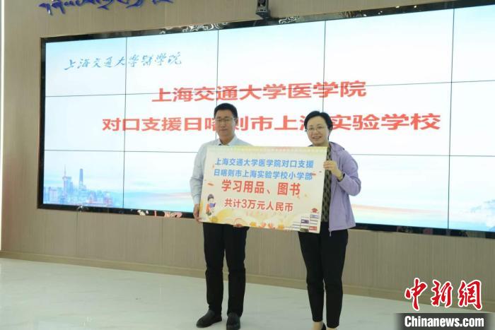 上海医学专家“一站式”为西藏民众解忧
