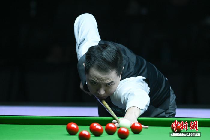 西藏拉萨举行冬季高原斯诺克挑战赛